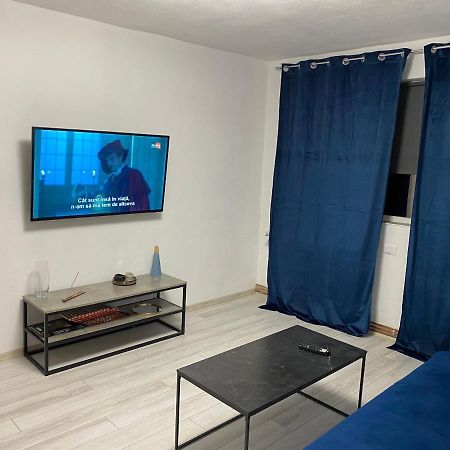 בראשוב Black& White Apartment מראה חיצוני תמונה