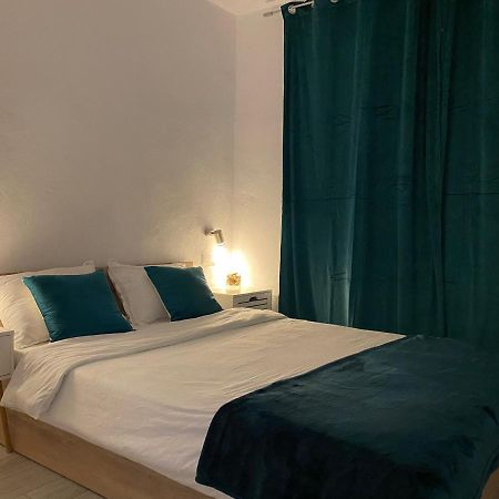 בראשוב Black& White Apartment מראה חיצוני תמונה
