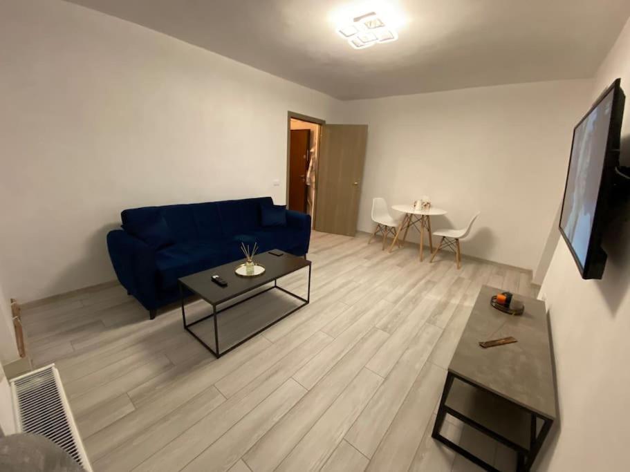 בראשוב Black& White Apartment מראה חיצוני תמונה