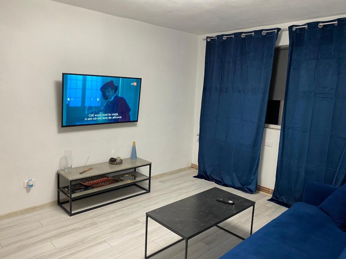 בראשוב Black& White Apartment מראה חיצוני תמונה