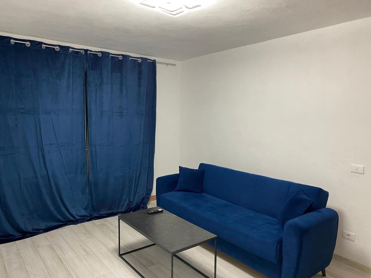 בראשוב Black& White Apartment מראה חיצוני תמונה