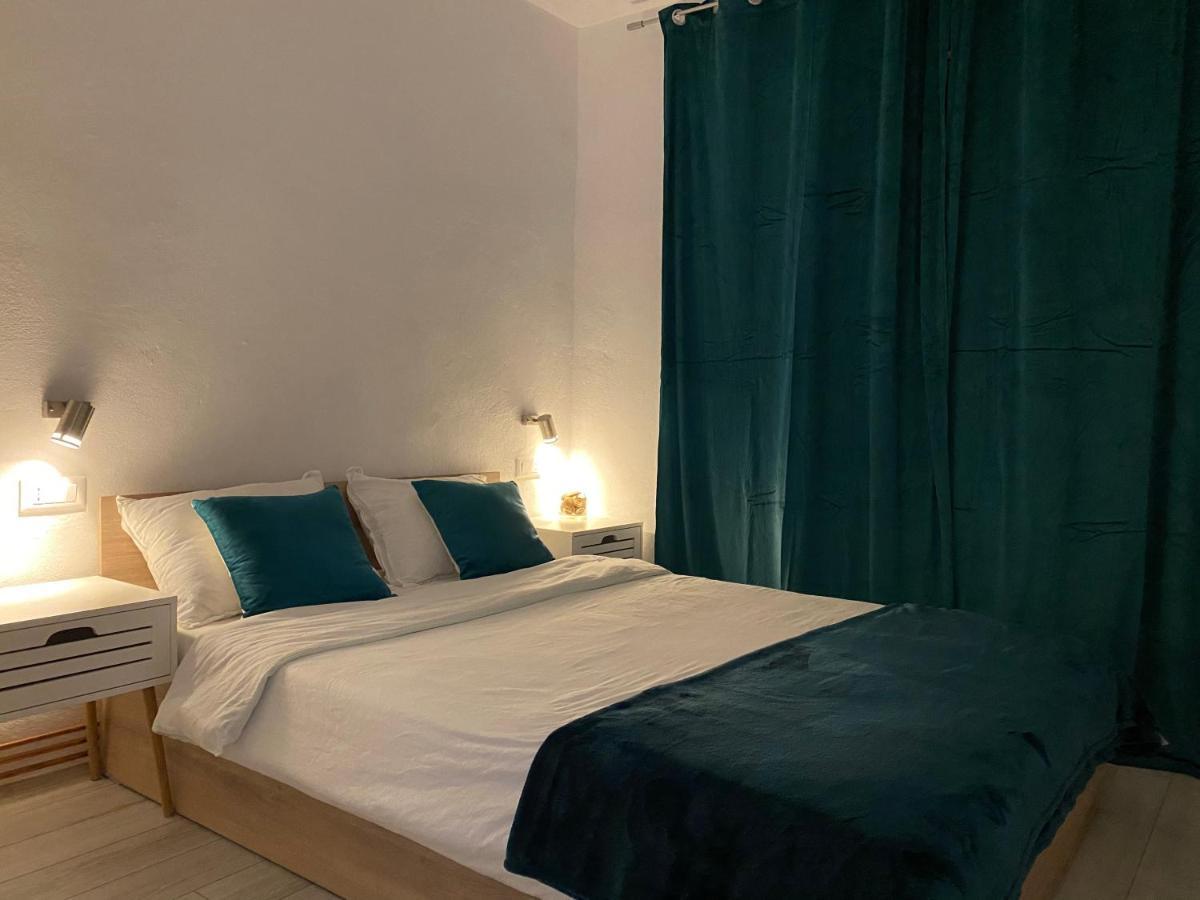 בראשוב Black& White Apartment מראה חיצוני תמונה